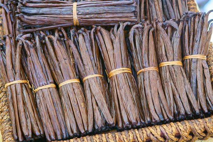 WHAT ARE THE DIFFERENT CURING METHODS FOR VANILLA BEANS & HOW ARE THEY CURED?