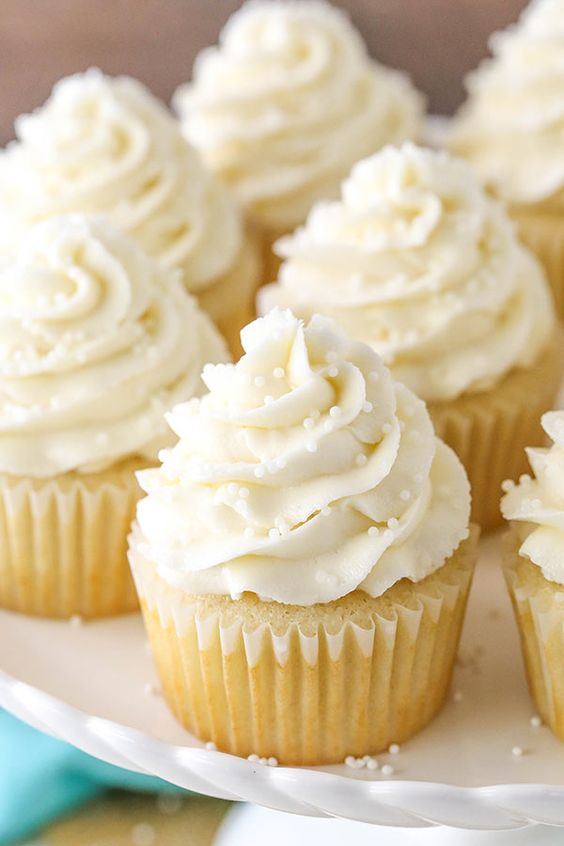 Moist Vanilla Cupcakes